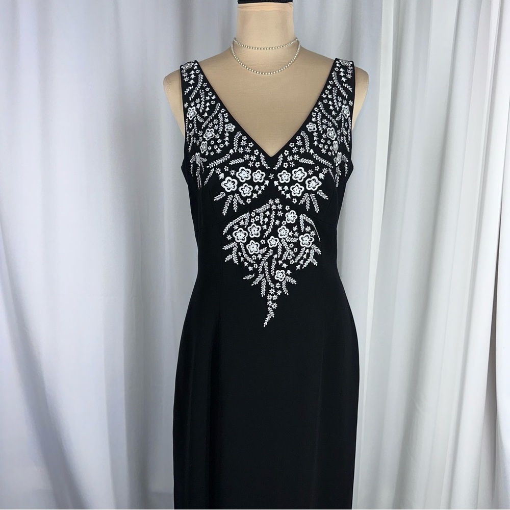 Maggy London Sleeveless Maxi Dress Size 8 Black Floral Embroidery High Slit EUC‎